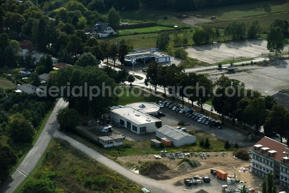 Aerial image Werneuchen - Car dealership building VW Autohaus Hubert Thies on Freienwalder Chaussee in Werneuchen in the state Brandenburg