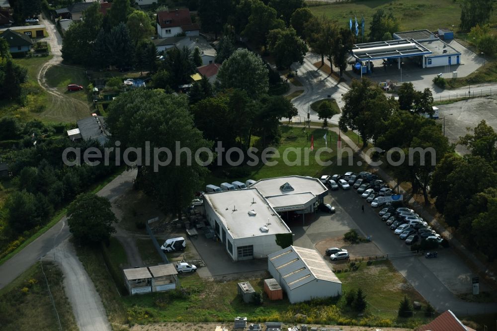 Werneuchen from above - Car dealership building VW Autohaus Hubert Thies on Freienwalder Chaussee in Werneuchen in the state Brandenburg