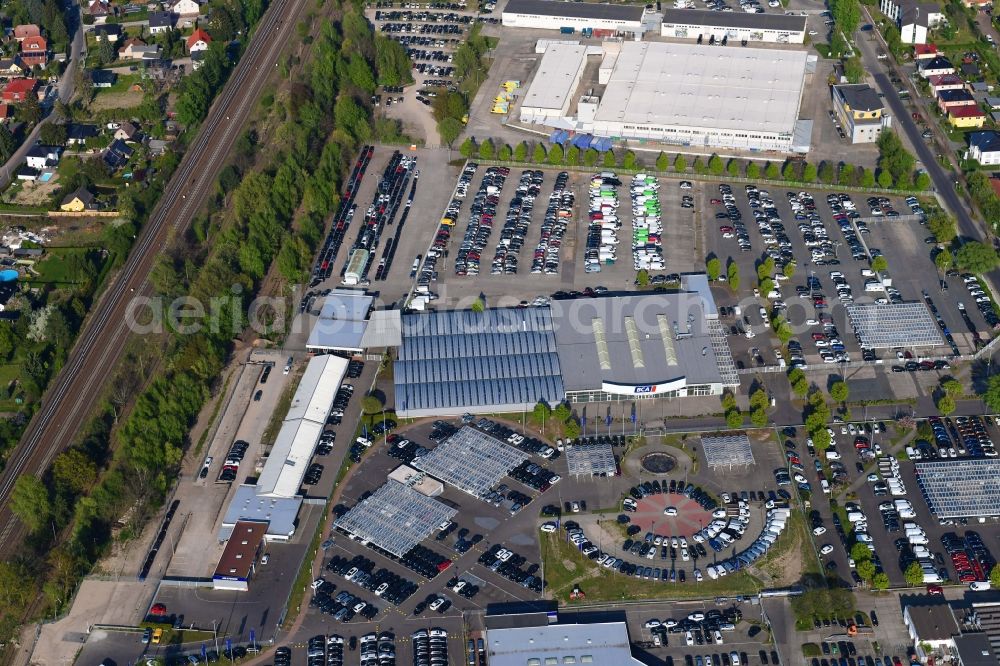 Aerial photograph Hoppegarten - Car dealership building Automobile BCA Autoauktionen GmbH Neuer Hoenower Weg in Hoppegarten in the state Brandenburg