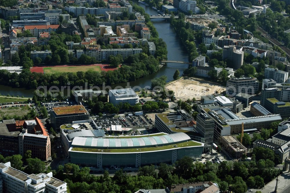 Aerial photograph Berlin - Car dealership building Mercedes-Benz Berlin on Salzufer in Berlin