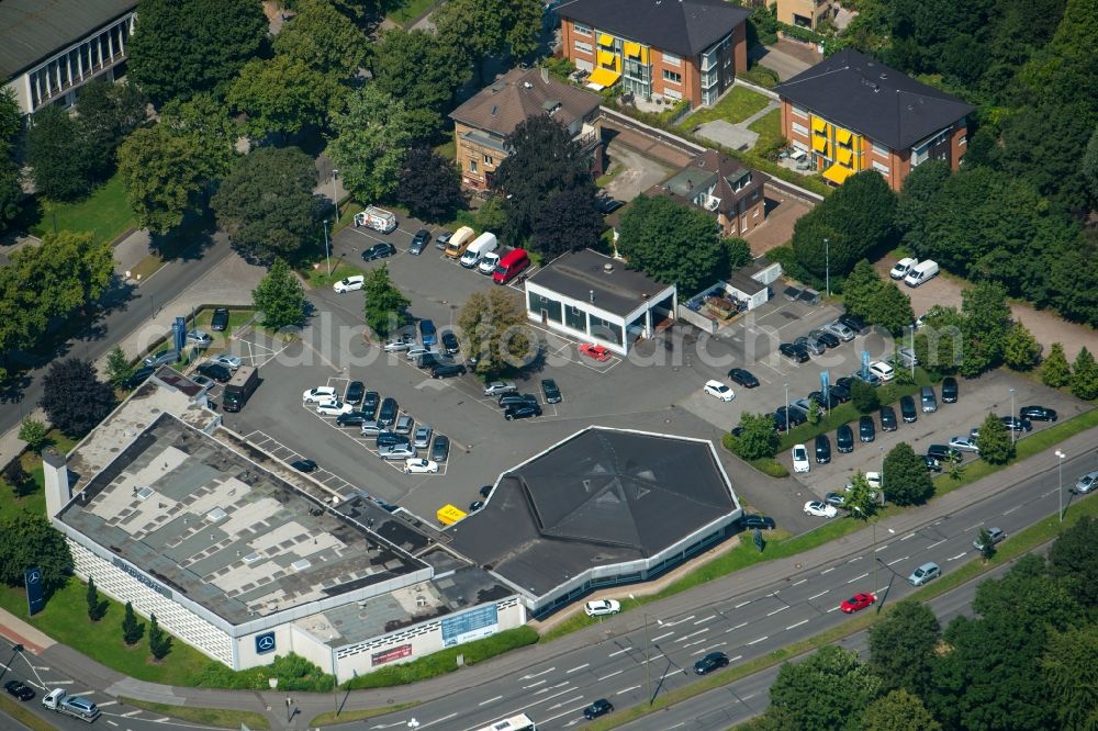 Aerial photograph Lünen - Car dealership building Mercedes-Benz Niederlassung Dortmund besides the road Bundesstrasse B52 in Luenen in the state North Rhine-Westphalia