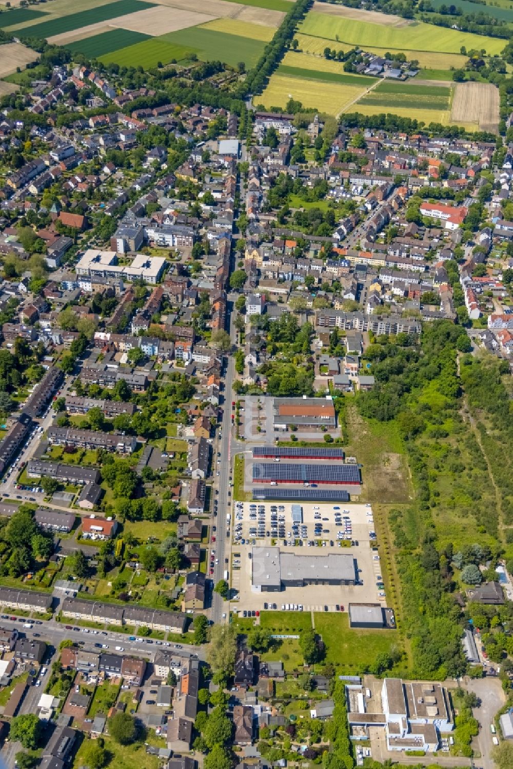 Aerial image Gelsenkirchen - Car dealership building Skoda Autohaus Klaesener on Ewaldstrasse in the district Resse in Gelsenkirchen at Ruhrgebiet in the state North Rhine-Westphalia, Germany