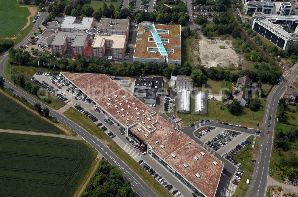 Bad Homburg von der Höhe from the bird's eye view: Blick auf ein Autohaus und Bürokomplexe im Stadtteil Ober-Eschbach von Bad Homburg von der Höhe in Hessen. Die Filiale des Autohauses B&K...alles klar! GmbH & Co. KG wurde 2007 eröffnet und ist das modernste und größte Autohaus der gesamten B&K-Gruppe. Kontakt: B&K...alles klar! GmbH & Co. KG, Ober-Eschbacher-Str. 153, 61352 Bad Homburg, Tel. +49 (0) 617 230 90 0,