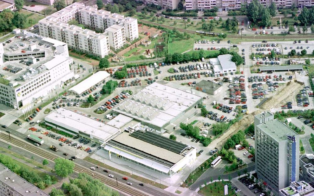 Aerial photograph Berlin-Hohenschönhausen - Autohaus Fennpfuhl am Weißenseer Weg in Berlin-Hohenschönhausen.