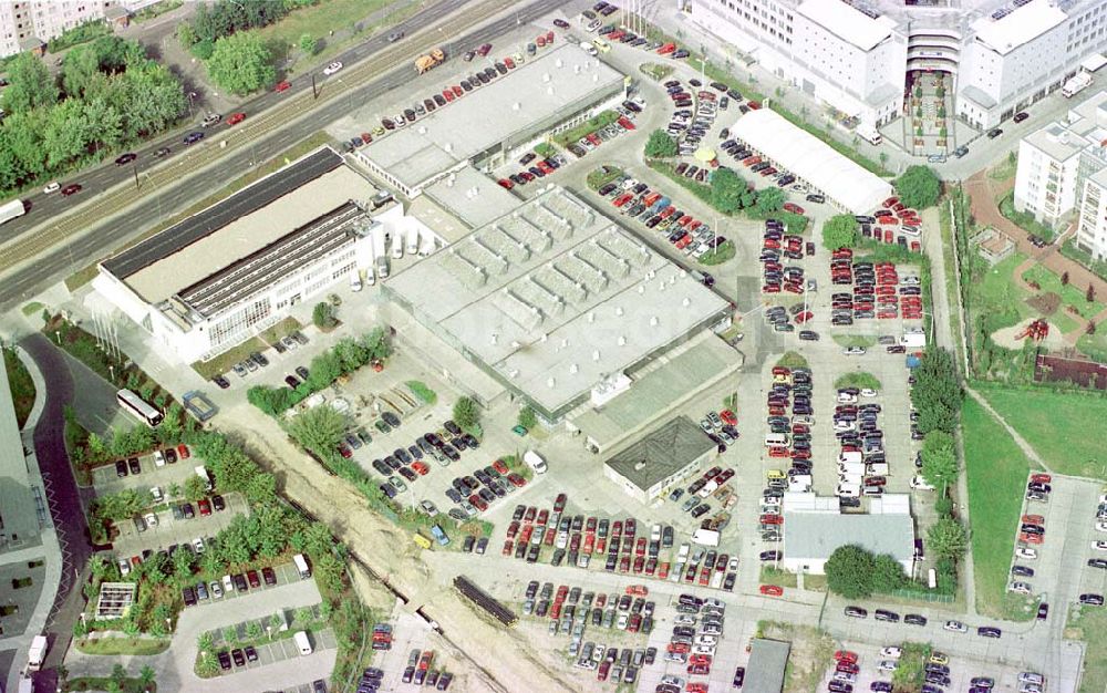 Aerial image Berlin-Hohenschönhausen - Autohaus Fennpfuhl am Weißenseer Weg in Berlin-Hohenschönhausen.