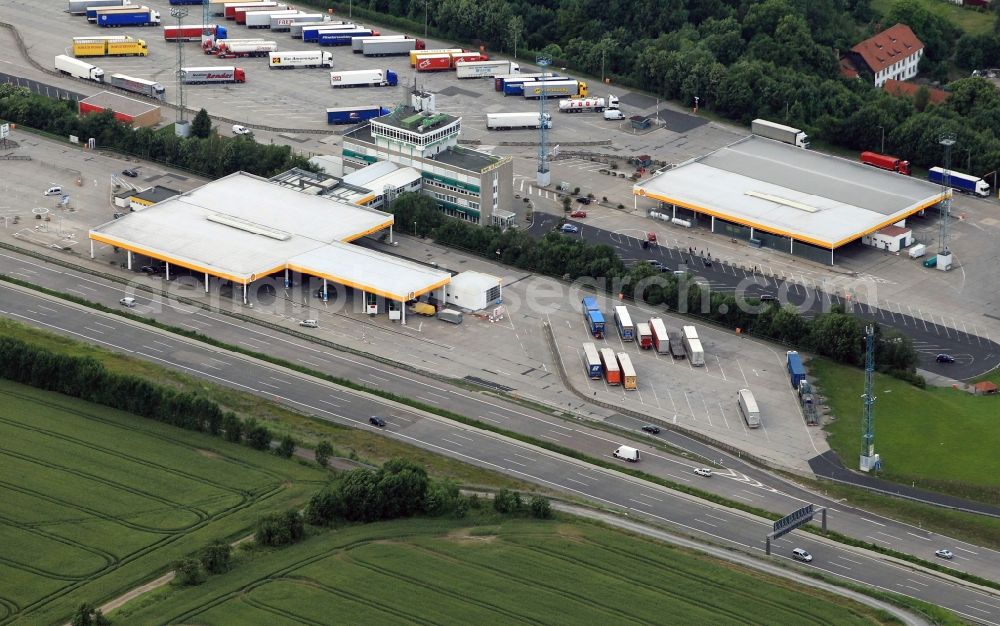 Eisenach-Krauthausen from above - On the north side of the Federal Highway 4 near Eisenach Herb Hausen in state of Shell AG Thuringia Operates a service area with gas station