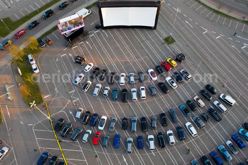 Aerial photograph Chemnitz - Place of a drive-in cinema and light theater in the parking lot on Wandererstrasse in the district Kappel in Chemnitz in the state Saxony, Germany