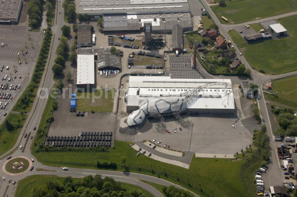 Aerial photograph Dülmen - Die Manufaktur vom Autoherstellerunternehmen Wiesmann in Dülmen, Nordrhein-Westfalen. Prägnant ist der Eingangsbereich in Form eines Gecko. The manufacture of the carmaker company Wiesmann GmbH in Duelmen, North Rhine-Westphalia. Remarkable is the entrance area in the shape of a gecko.