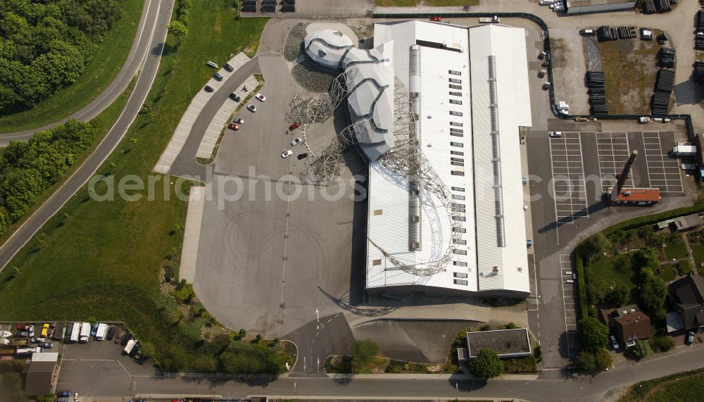 Aerial photograph Dülmen - Die Manufaktur vom Autoherstellerunternehmen Wiesmann in Dülmen, Nordrhein-Westfalen. Prägnant ist der Eingangsbereich in Form eines Gecko. The manufacture of the carmaker company Wiesmann GmbH in Duelmen, North Rhine-Westphalia. Remarkable is the entrance area in the shape of a gecko.