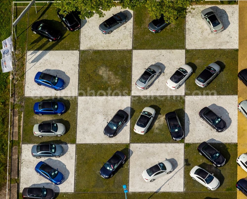 Aerial photograph Hamm - Car market of W. Potthoff GmbH on a checkerboard pattern in Hamm in North Rhine-Westphalia