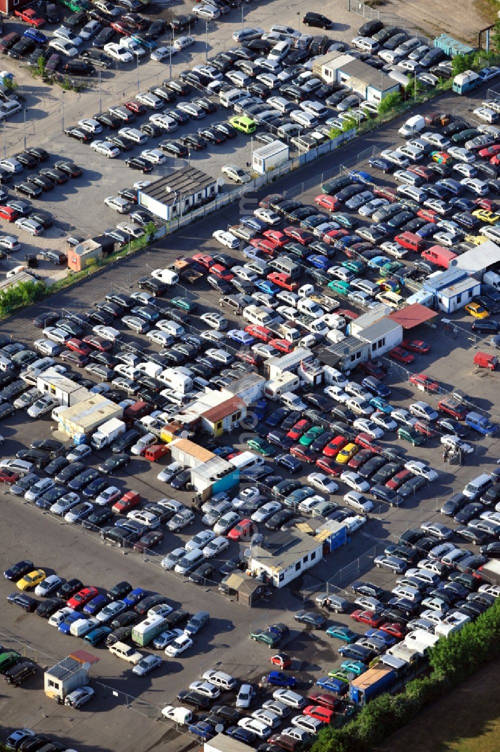 Aerial photograph Berlin - Car mart at the street Schnellerstrasse in the district Schoeneweide of Berlin