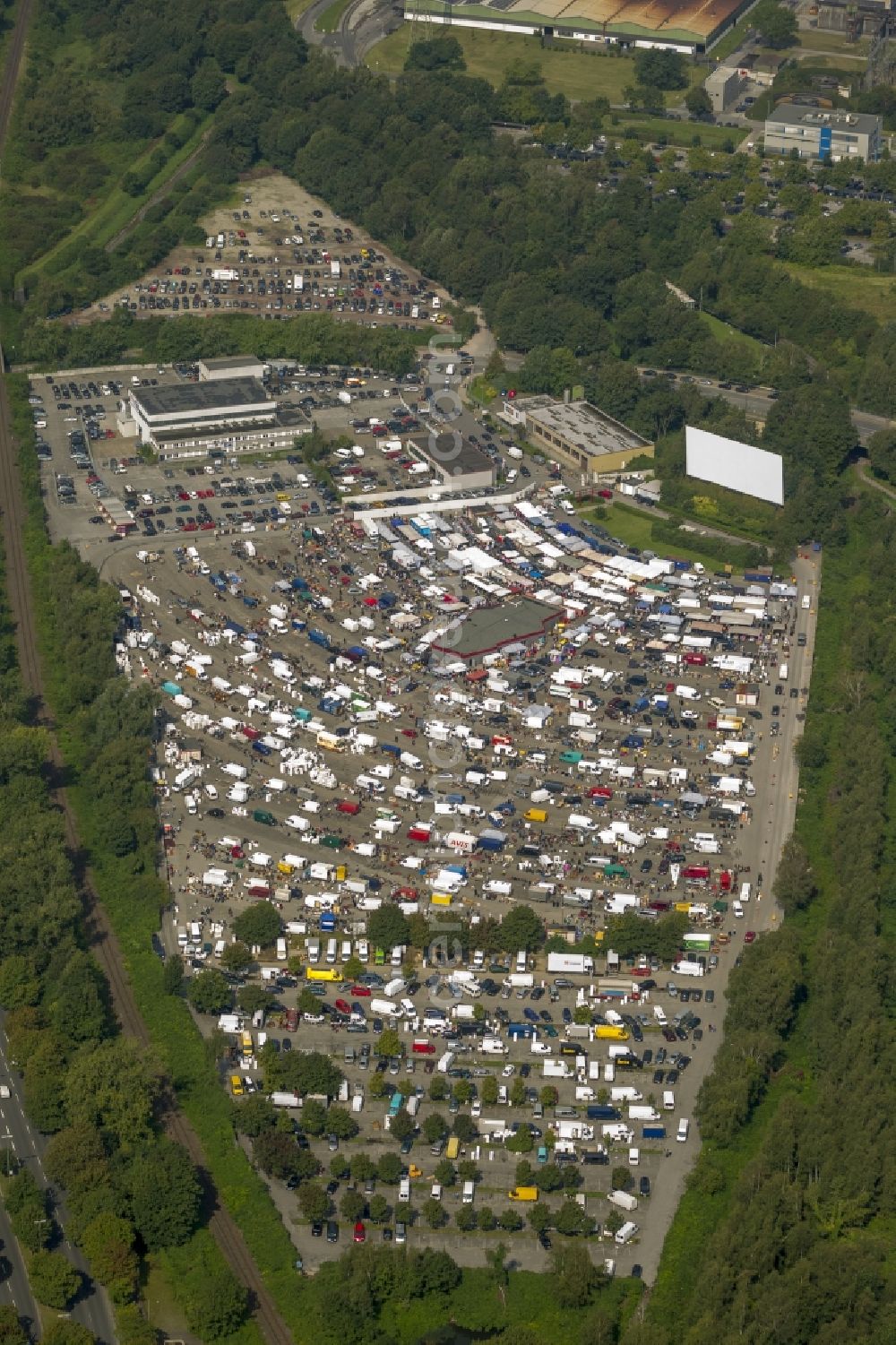 Aerial image Essen - Auto parts market, flea market and drive-in area in Essen in North Rhine-Westphalia