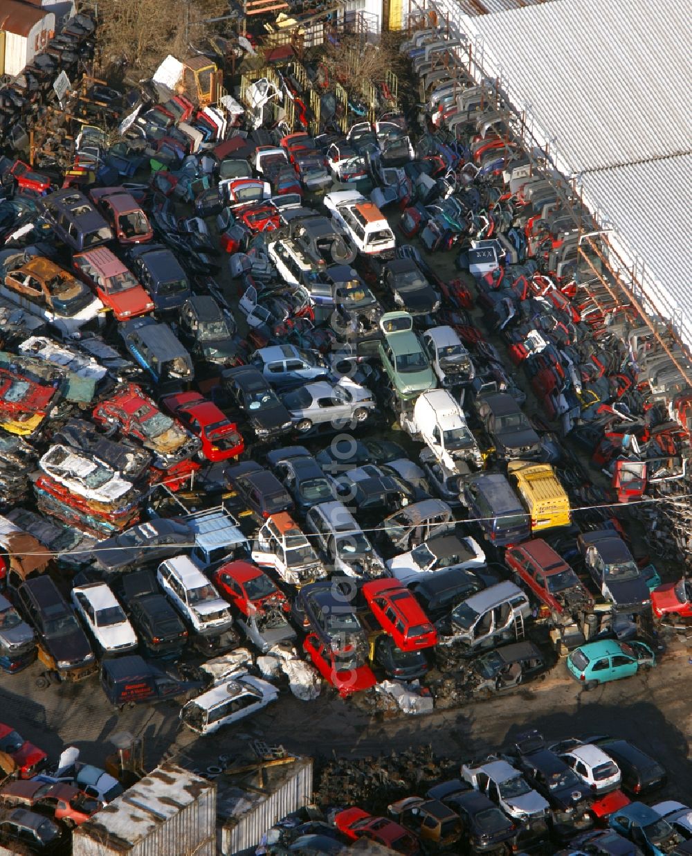 Bochum from above - Car recovery and car scrapping in the industrial area Carolinenglück Hordel in Bochum in North Rhine-Westphalia