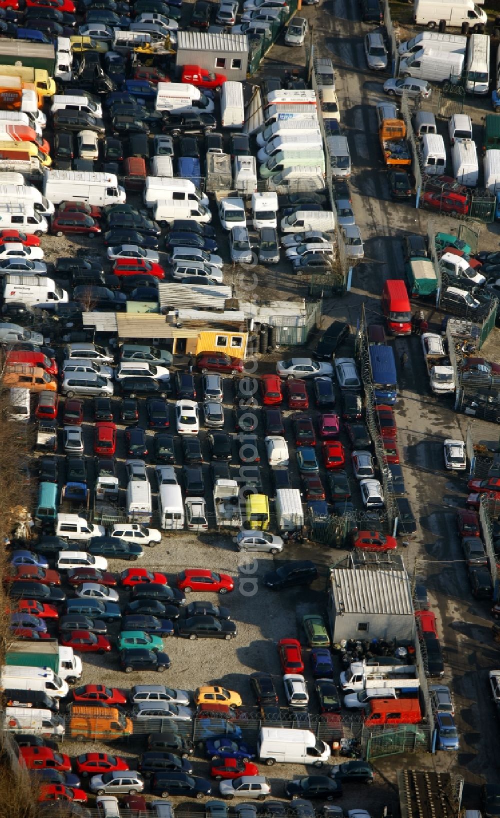 Aerial image Bochum - Car recovery and car scrapping in the industrial area Carolinenglück Hordel in Bochum in North Rhine-Westphalia