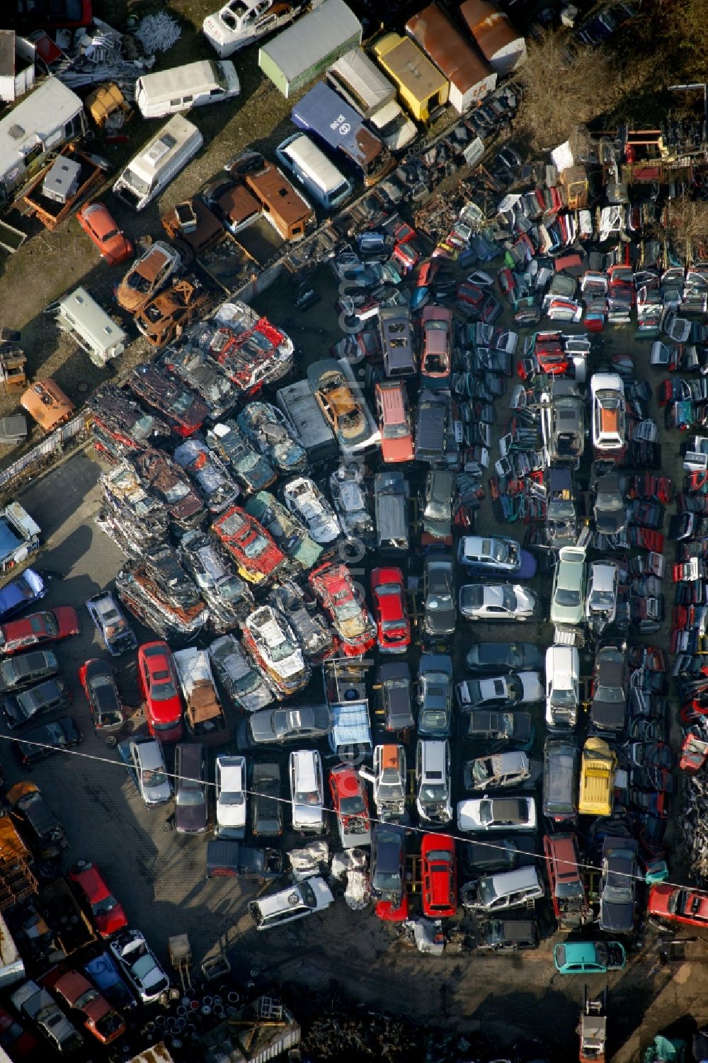 Aerial image Bochum - Car recovery and car scrapping in the industrial area Carolinenglück Hordel in Bochum in North Rhine-Westphalia