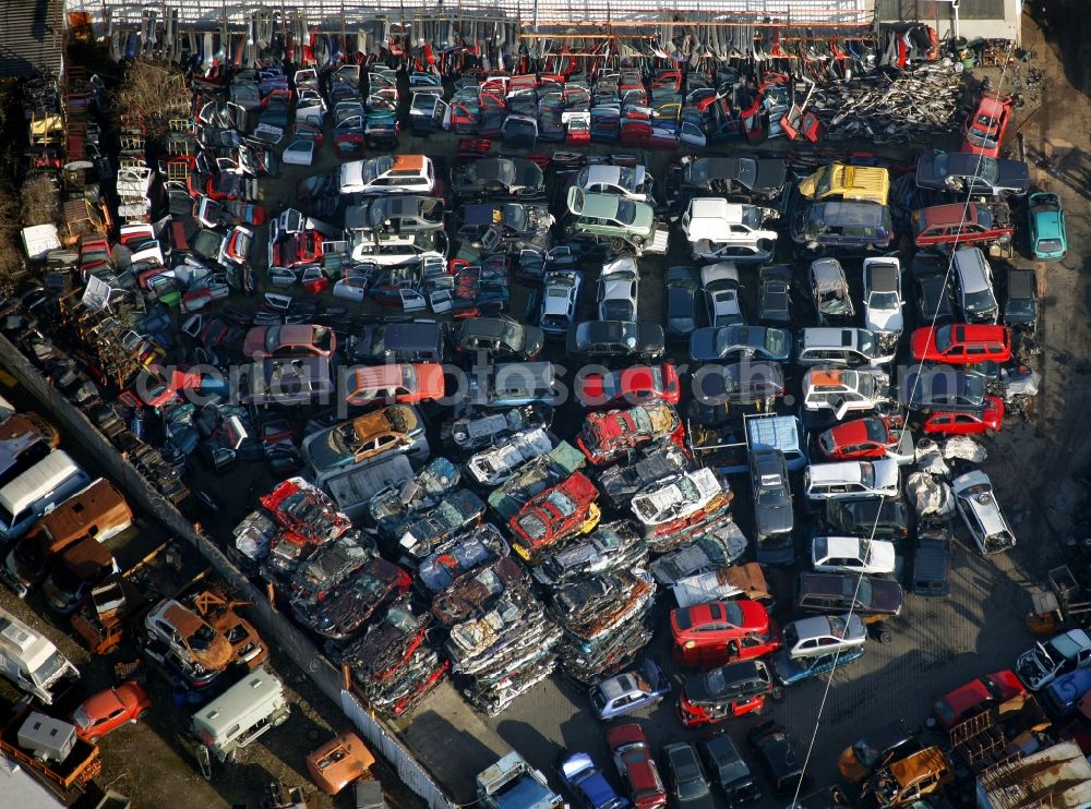 Aerial photograph Bochum - Car recovery and car scrapping in the industrial area Carolinenglück Hordel in Bochum in North Rhine-Westphalia