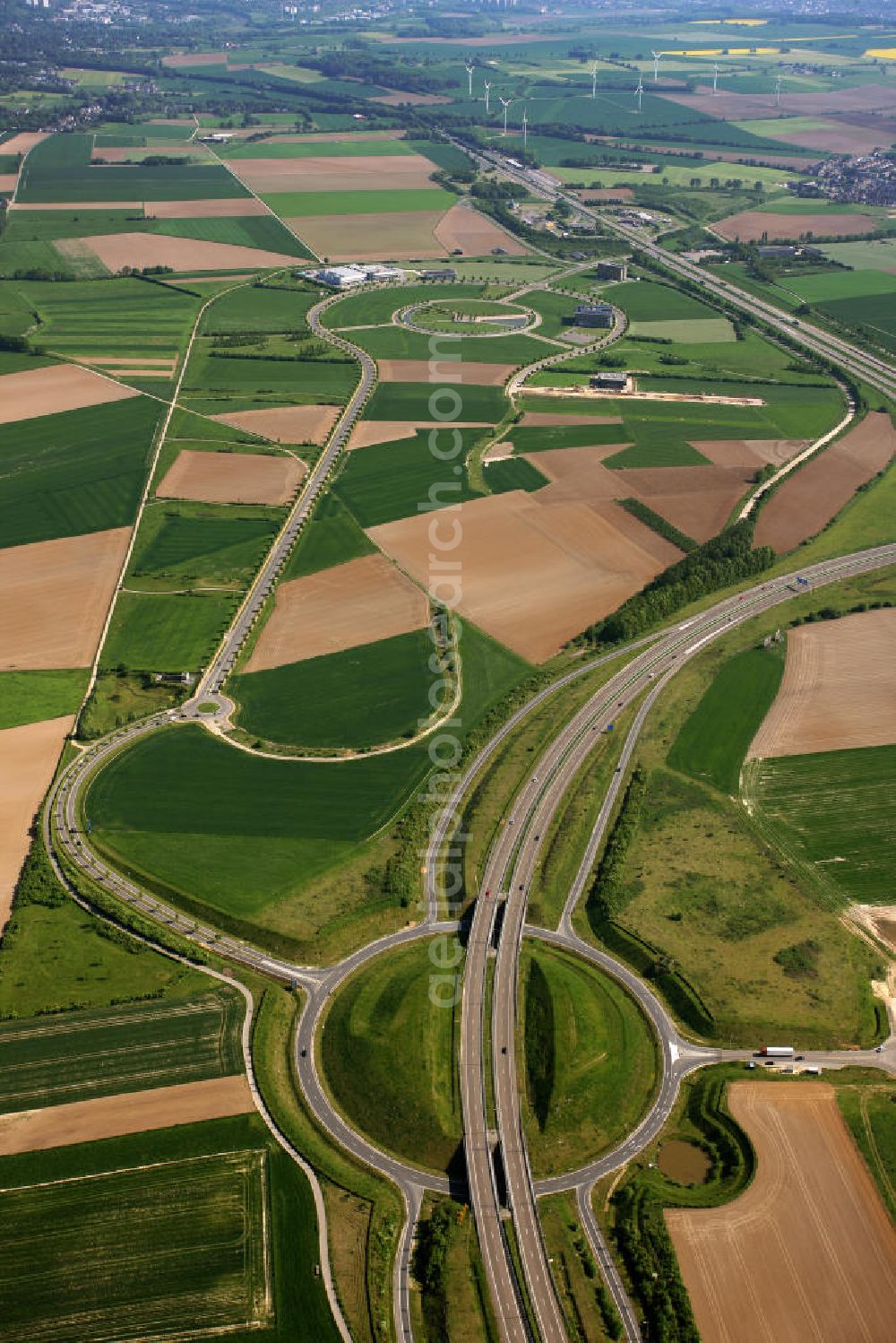 Aachen from above - Blick auf den AVANTIS European Science and Business Park, er ist der erste grenzüberschreitende deutsch-niederländische Gewerbepark.Die Lage in der Euregio Maas-Rhein, zwischen Aachen und Heerlen (Niederlande) bietet Unternehmen und Investoren ausgezeichnete Möglichkeiten mit besonderen Marktchancen.