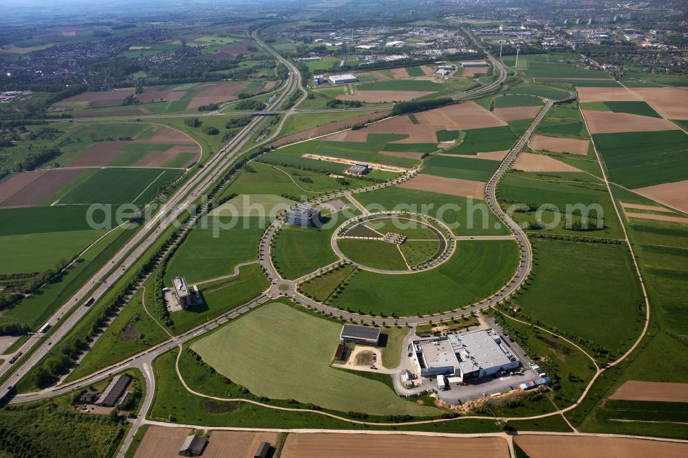 Aerial photograph Aachen - Blick auf den AVANTIS European Science and Business Park, er ist der erste grenzüberschreitende deutsch-niederländische Gewerbepark.Die Lage in der Euregio Maas-Rhein, zwischen Aachen und Heerlen (Niederlande) bietet Unternehmen und Investoren ausgezeichnete Möglichkeiten mit besonderen Marktchancen.