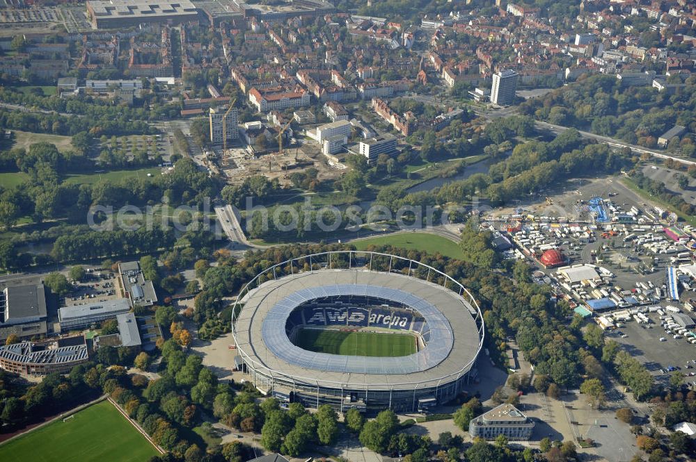 Hannover from above - Die AWD-Arena ( früher Niedersachsenstadion ) im Stadtteil Calenberger Neustadt. Das Stadion bietet Platz für 49.000 Zuschauer und ist die Heimspielstätte des Fußballklubs Hannover 96. The AWD-Arena (formerly Niedersachsenstadion) in the district Calenberger Neustadt.