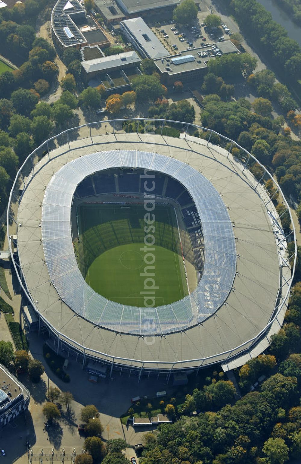 Aerial photograph Hannover - Die AWD-Arena ( früher Niedersachsenstadion ) im Stadtteil Calenberger Neustadt. Das Stadion bietet Platz für 49.000 Zuschauer und ist die Heimspielstätte des Fußballklubs Hannover 96. The AWD-Arena (formerly Niedersachsenstadion) in the district Calenberger Neustadt.