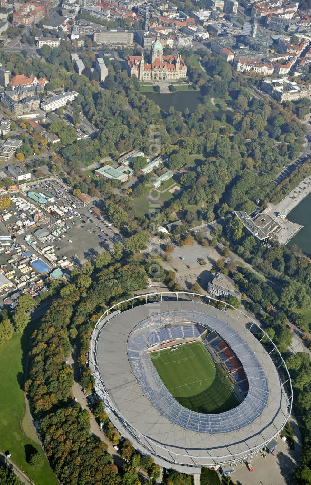 Hannover from above - Die AWD-Arena ( früher Niedersachsenstadion ) im Stadtteil Calenberger Neustadt. Das Stadion bietet Platz für 49.000 Zuschauer und ist die Heimspielstätte des Fußballklubs Hannover 96. The AWD-Arena (formerly Niedersachsenstadion) in the district Calenberger Neustadt.