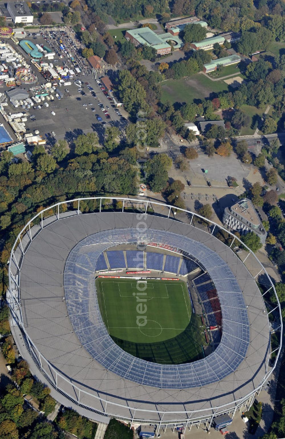 Hannover from the bird's eye view: Die AWD-Arena ( früher Niedersachsenstadion ) im Stadtteil Calenberger Neustadt. Das Stadion bietet Platz für 49.000 Zuschauer und ist die Heimspielstätte des Fußballklubs Hannover 96. The AWD-Arena (formerly Niedersachsenstadion) in the district Calenberger Neustadt.