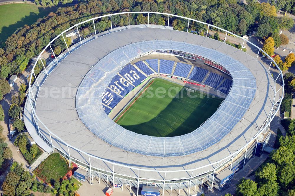 Hannover from above - Die AWD-Arena, früher Niedersachsenstadion, im Stadtteil Calenberger Neustadt. Das Stadion bietet Platz für 49.000 Zuschauer und ist die Heimspielstätte des Fußballklubs Hannover 96. The AWD-Arena, formerly Niedersachsenstadion, in the district Calenberger Neustadt.