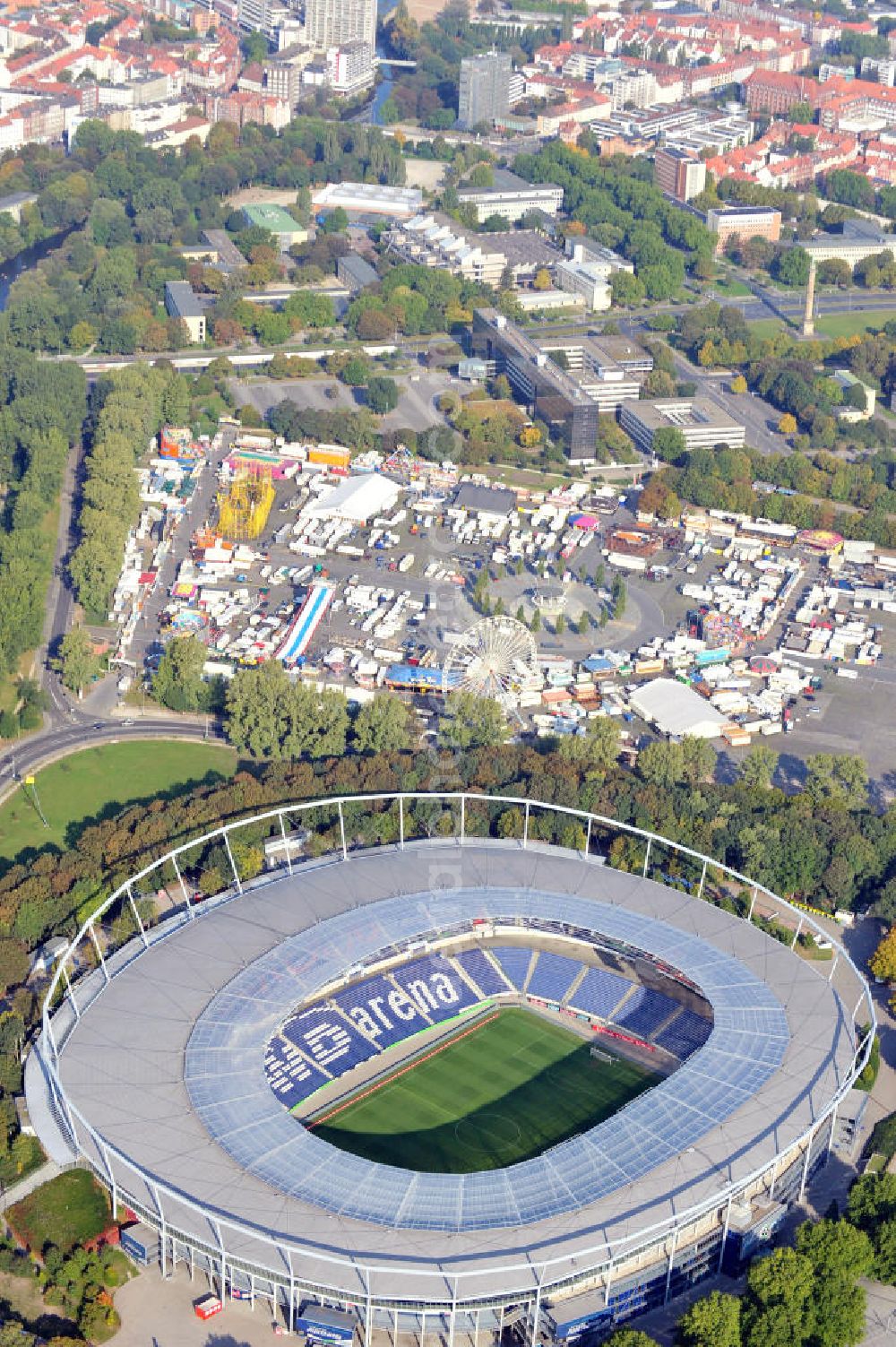 Hannover from the bird's eye view: Die AWD-Arena, früher Niedersachsenstadion, im Stadtteil Calenberger Neustadt. Das Stadion bietet Platz für 49.000 Zuschauer und ist die Heimspielstätte des Fußballklubs Hannover 96. The AWD-Arena, formerly Niedersachsenstadion, in the district Calenberger Neustadt.