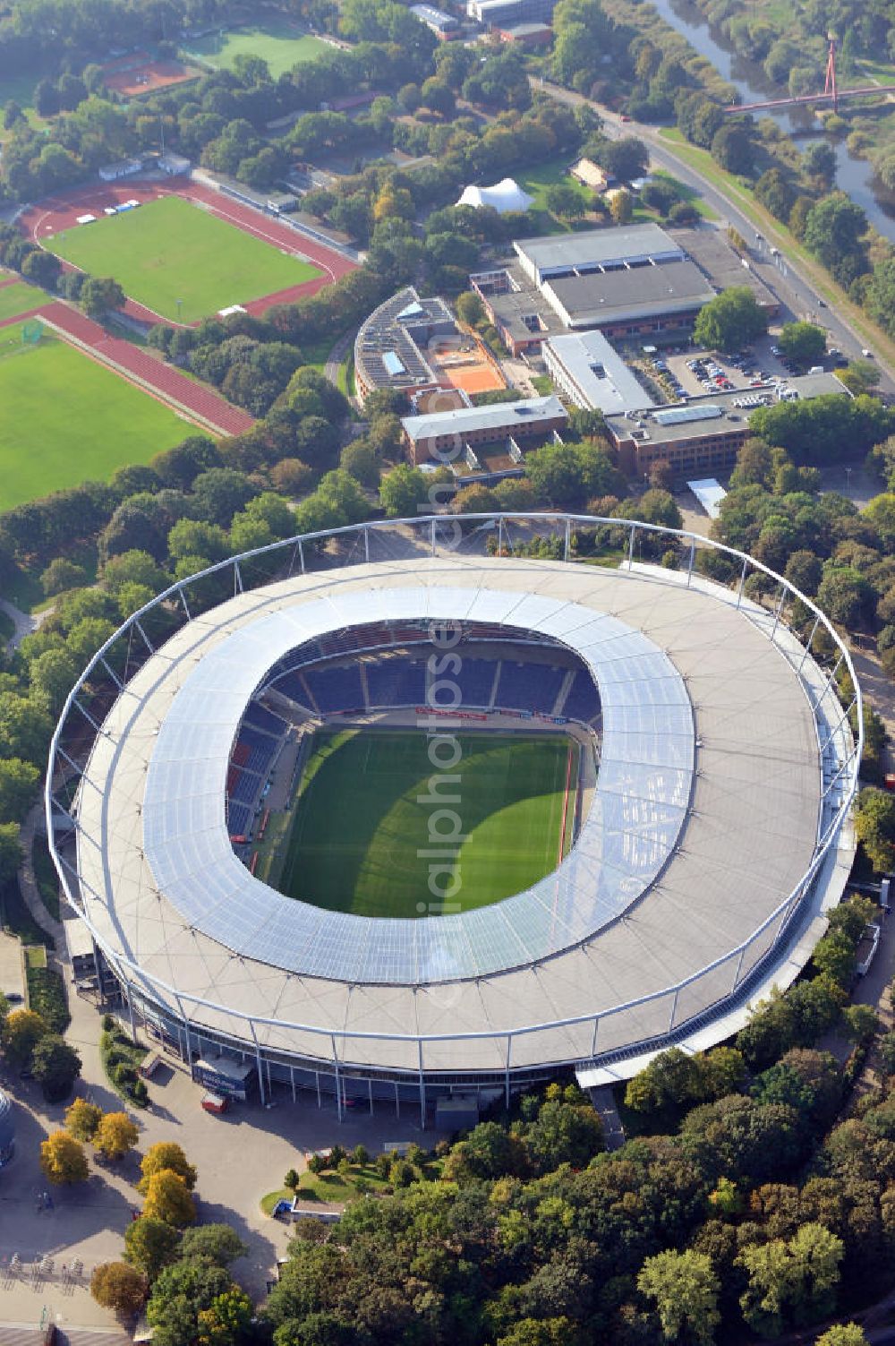 Hannover from the bird's eye view: Die AWD-Arena, früher Niedersachsenstadion, im Stadtteil Calenberger Neustadt. Das Stadion bietet Platz für 49.000 Zuschauer und ist die Heimspielstätte des Fußballklubs Hannover 96. The AWD-Arena, formerly Niedersachsenstadion, in the district Calenberger Neustadt.