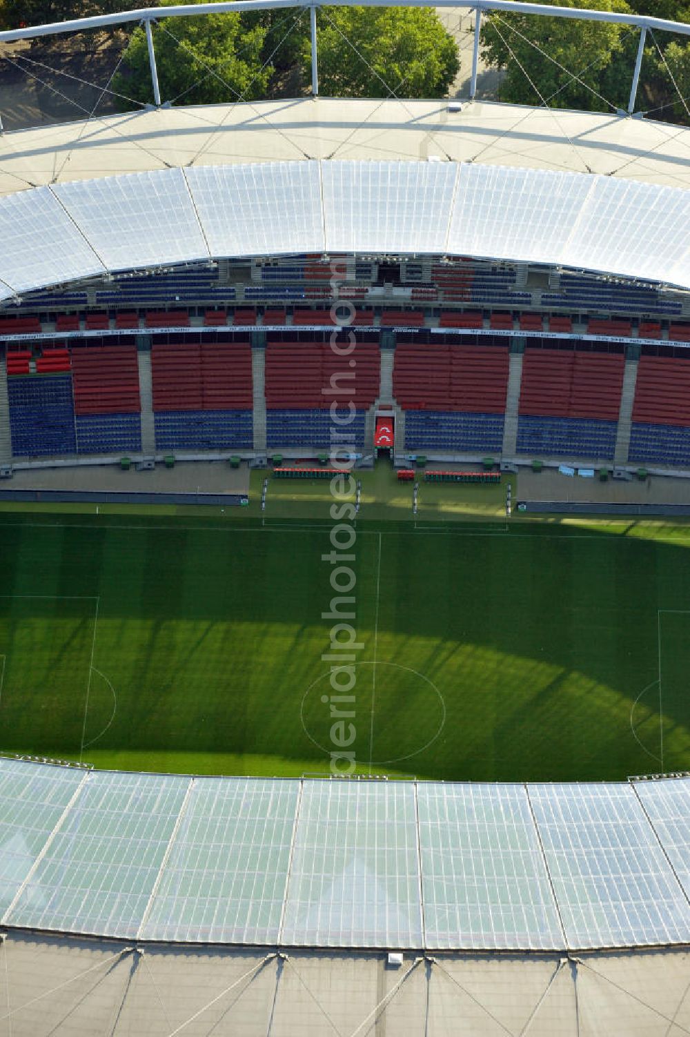 Hannover from the bird's eye view: Die AWD-Arena, früher Niedersachsenstadion, im Stadtteil Calenberger Neustadt. Das Stadion bietet Platz für 49.000 Zuschauer und ist die Heimspielstätte des Fußballklubs Hannover 96. The AWD-Arena, formerly Niedersachsenstadion, in the district Calenberger Neustadt.