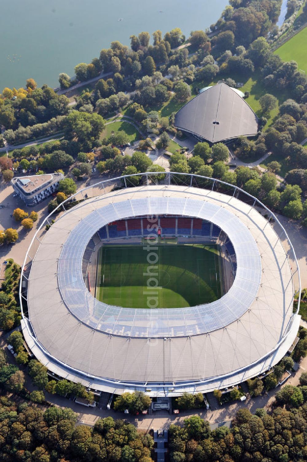 Aerial image Hannover - Die AWD-Arena, früher Niedersachsenstadion, im Stadtteil Calenberger Neustadt. Das Stadion bietet Platz für 49.000 Zuschauer und ist die Heimspielstätte des Fußballklubs Hannover 96. The AWD-Arena, formerly Niedersachsenstadion, in the district Calenberger Neustadt.