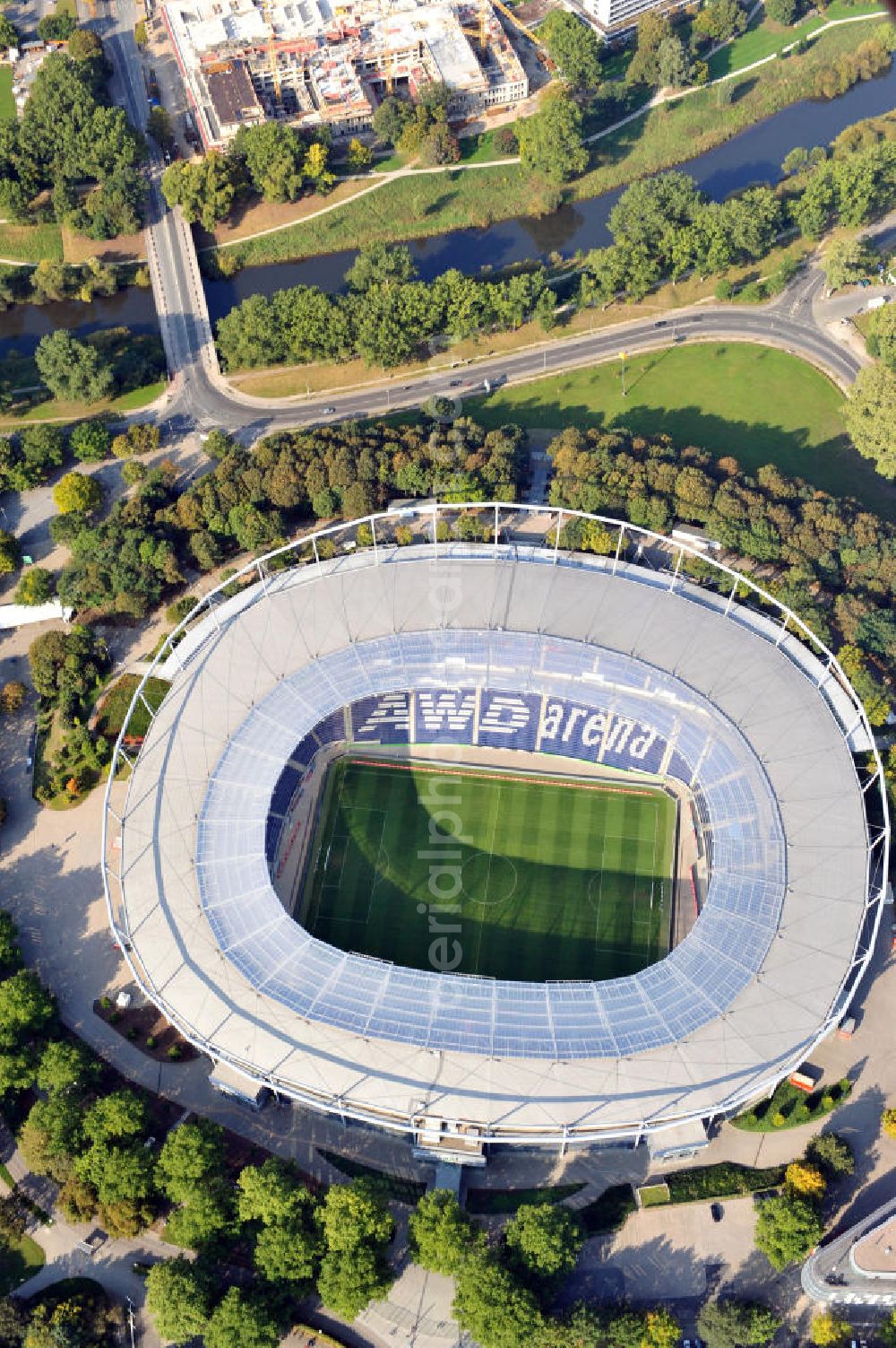 Aerial image Hannover - Die AWD-Arena, früher Niedersachsenstadion, im Stadtteil Calenberger Neustadt. Das Stadion bietet Platz für 49.000 Zuschauer und ist die Heimspielstätte des Fußballklubs Hannover 96. The AWD-Arena, formerly Niedersachsenstadion, in the district Calenberger Neustadt.