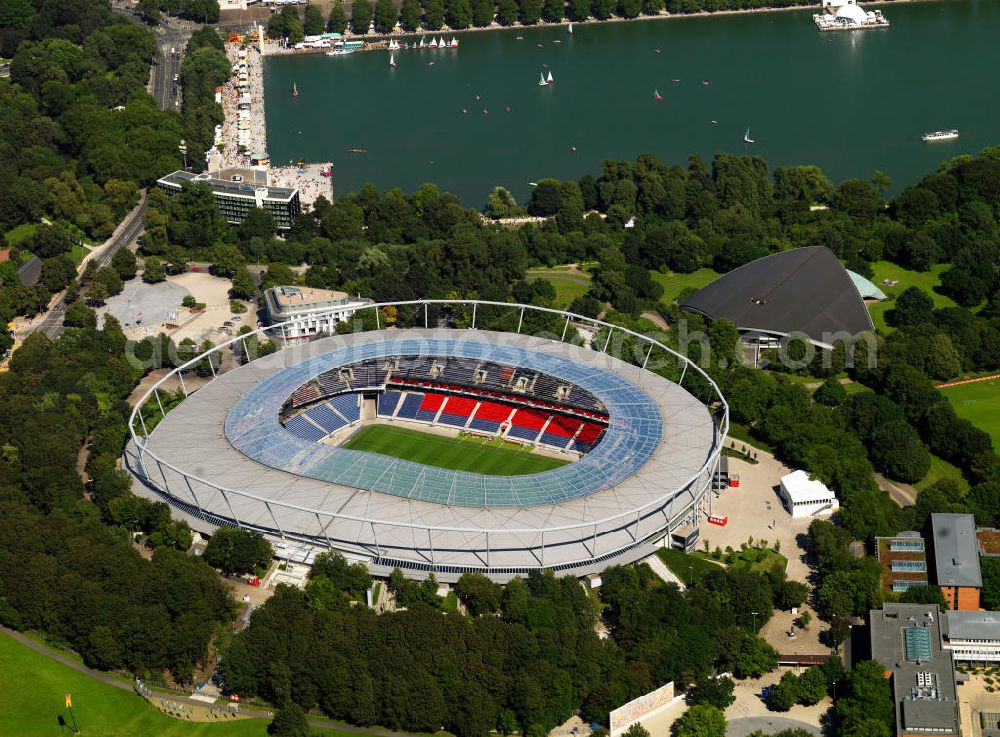 Hannover from above - Die AWD-Arena, früher Niedersachsenstadion, im Stadtteil Calenberger Neustadt. Das Stadion bietet Platz für 49.000 Zuschauer und ist die Heimspielstätte des Fußballklubs Hannover 96. The AWD-Arena, formerly Niedersachsenstadion, in the district Calenberger Neustadt.