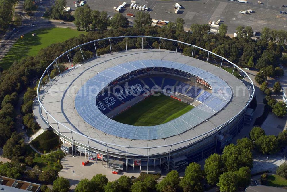 Hannover from above - Blick auf die AWD-Arena Hannover. Das Stadion hat eine Kapazität von 50000 Plätzen. Hannover 96 Arena GmbH & Co. KG.Arthur-Menge-Ufer 5,30169 Hannover , Frau A. Marschner,Telefon: 05 11/ 96 900 - 450,E-Mail: amarschner@hannover96.de