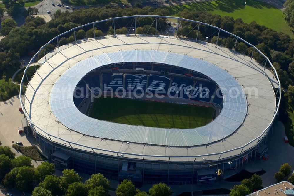 Hannover from above - Blick auf die AWD-Arena Hannover. Das Stadion hat eine Kapazität von 50000 Plätzen. Hannover 96 Arena GmbH & Co. KG.Arthur-Menge-Ufer 5,30169 Hannover , Frau A. Marschner,Telefon: 05 11/ 96 900 - 450,E-Mail: amarschner@hannover96.de