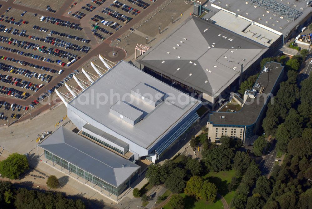 Bremen from the bird's eye view: AWD dome / Stadthalle auf dem Messegelände / Messe Bremen. Kontakt: Hanseatische Veranstaltungs GmbH Geschäftsbereich Sport und Entertainment Findorffstraße 101, 28215 Bremen, Tel. +49 (0)421 3505-3 31, Fax +49 (0)421 3505-3 32, E-Mail: mhoellings@hvg-bremen.de (Pressestelle),