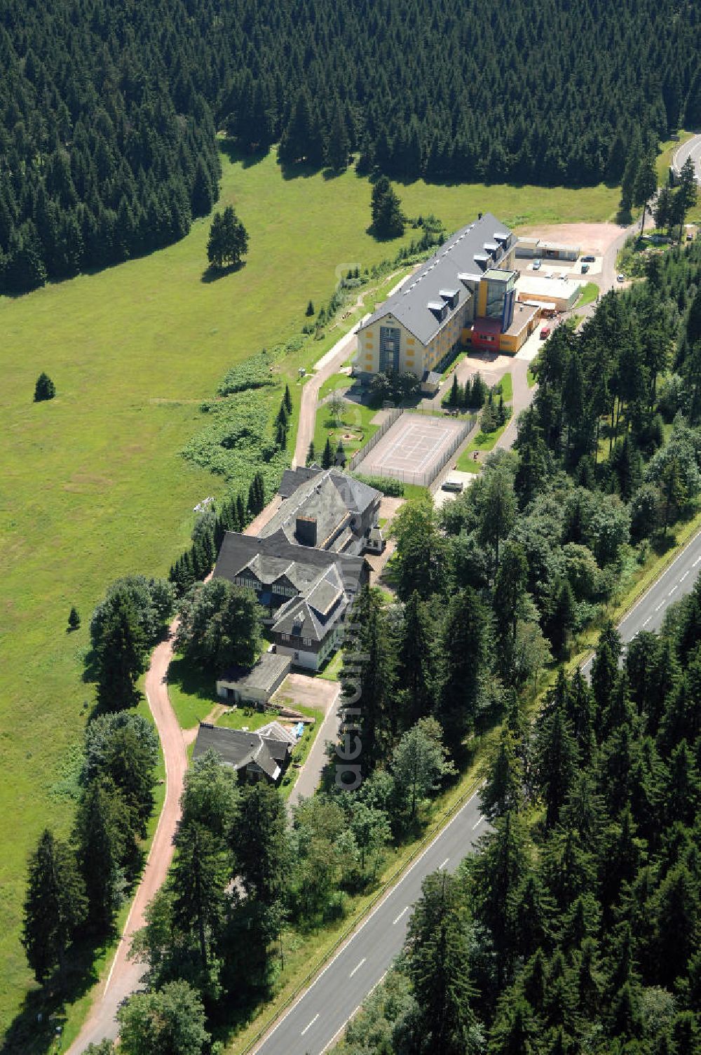 Aerial photograph Oberhof - Blick auf das Ferienzentrum Oberhof / Rennsteig, ein Haus der AWO Sano Thüringen gGmbH. Das Haus besitzt 66 Zimmer sowie Tagungs- und Veranstaltungsräume. Es ist ca. 10 km von Oberhof entfernt und liegt am Waldrand des Rennsteiggebietes. Oberhof ist als deutsches Wintersportzentrum bekannt. Besonders populär sind hier die Sportarten Biathlon, Rennrodeln bzw. Bobsport, Skilanglauf und die Nordische Kombination. Die Stadt lebt vom Tourismus. Kontakt AWO SANO Ferienzentrum Oberhof / Rennsteig: info@awosano.de