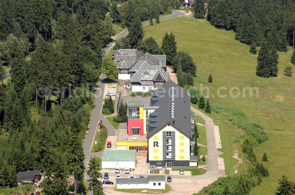 Oberhof from the bird's eye view: Blick auf das Ferienzentrum Oberhof / Rennsteig, ein Haus der AWO Sano Thüringen gGmbH. Das Haus besitzt 66 Zimmer sowie Tagungs- und Veranstaltungsräume. Es ist ca. 10 km von Oberhof entfernt und liegt am Waldrand des Rennsteiggebietes. Oberhof ist als deutsches Wintersportzentrum bekannt. Besonders populär sind hier die Sportarten Biathlon, Rennrodeln bzw. Bobsport, Skilanglauf und die Nordische Kombination. Die Stadt lebt vom Tourismus. Kontakt AWO SANO Ferienzentrum Oberhof / Rennsteig: info@awosano.de