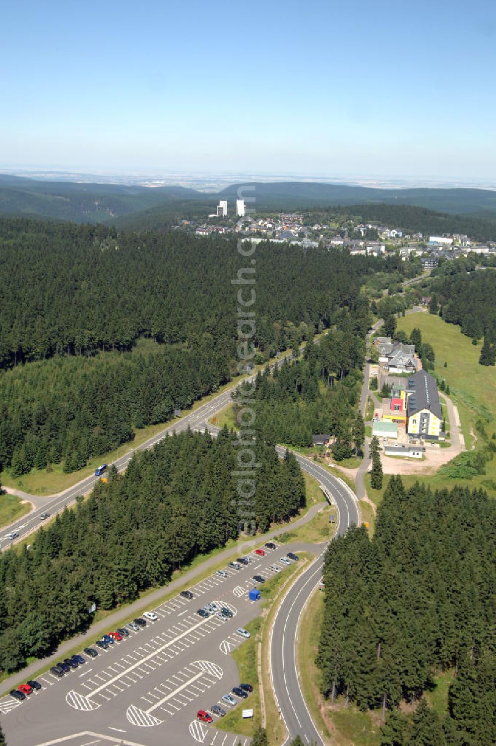 Aerial photograph Oberhof - Blick auf das Ferienzentrum Oberhof / Rennsteig, ein Haus der AWO Sano Thüringen gGmbH. Das Haus besitzt 66 Zimmer sowie Tagungs- und Veranstaltungsräume. Es ist ca. 10 km von Oberhof entfernt und liegt am Waldrand des Rennsteiggebietes. Oberhof ist als deutsches Wintersportzentrum bekannt. Besonders populär sind hier die Sportarten Biathlon, Rennrodeln bzw. Bobsport, Skilanglauf und die Nordische Kombination. Die Stadt lebt vom Tourismus. Kontakt AWO SANO Ferienzentrum Oberhof / Rennsteig: info@awosano.de