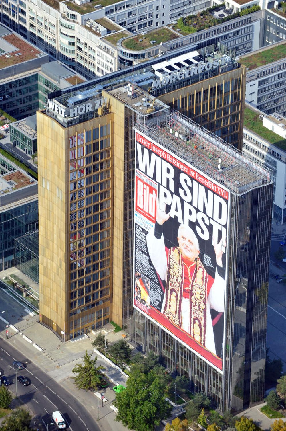 Berlin Kreuzberg from the bird's eye view: Verlagsgebäude Axel-Springer-Haus geschmückt mit der Tietelseite der Bildzeitung vom Tag nach der Wahl von Joseph Ratzinger zum Papst Benedikt XVI in Berlin-Kreuzberg. Publisher building Axel-Springer-Haus decorated with the cover of the newspaper Bild from the day after the election of Joseph Ratzinger to Pope Benedict XVI in Berlin-Kreuzberg.