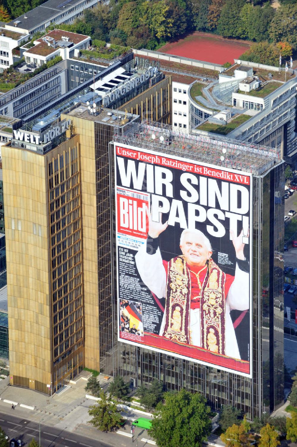 Aerial image Berlin Kreuzberg - Verlagsgebäude Axel-Springer-Haus geschmückt mit der Tietelseite der Bildzeitung vom Tag nach der Wahl von Joseph Ratzinger zum Papst Benedikt XVI in Berlin-Kreuzberg. Publisher building Axel-Springer-Haus decorated with the cover of the newspaper Bild from the day after the election of Joseph Ratzinger to Pope Benedict XVI in Berlin-Kreuzberg.