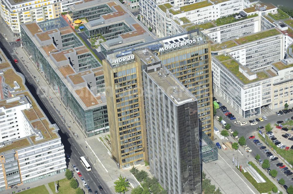 Aerial photograph Berlin - Look at the Axel-Springer tower of the Axel Springer AG at the Rudi-Dutschke street and Axel-Springer street in Kreuzberg district in Berlin