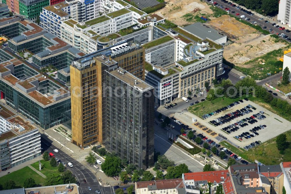 Aerial photograph Berlin - Look at the Axel-Springer tower of the Axel Springer AG at the Rudi-Dutschke street and Axel-Springer street in Kreuzberg district in Berlin