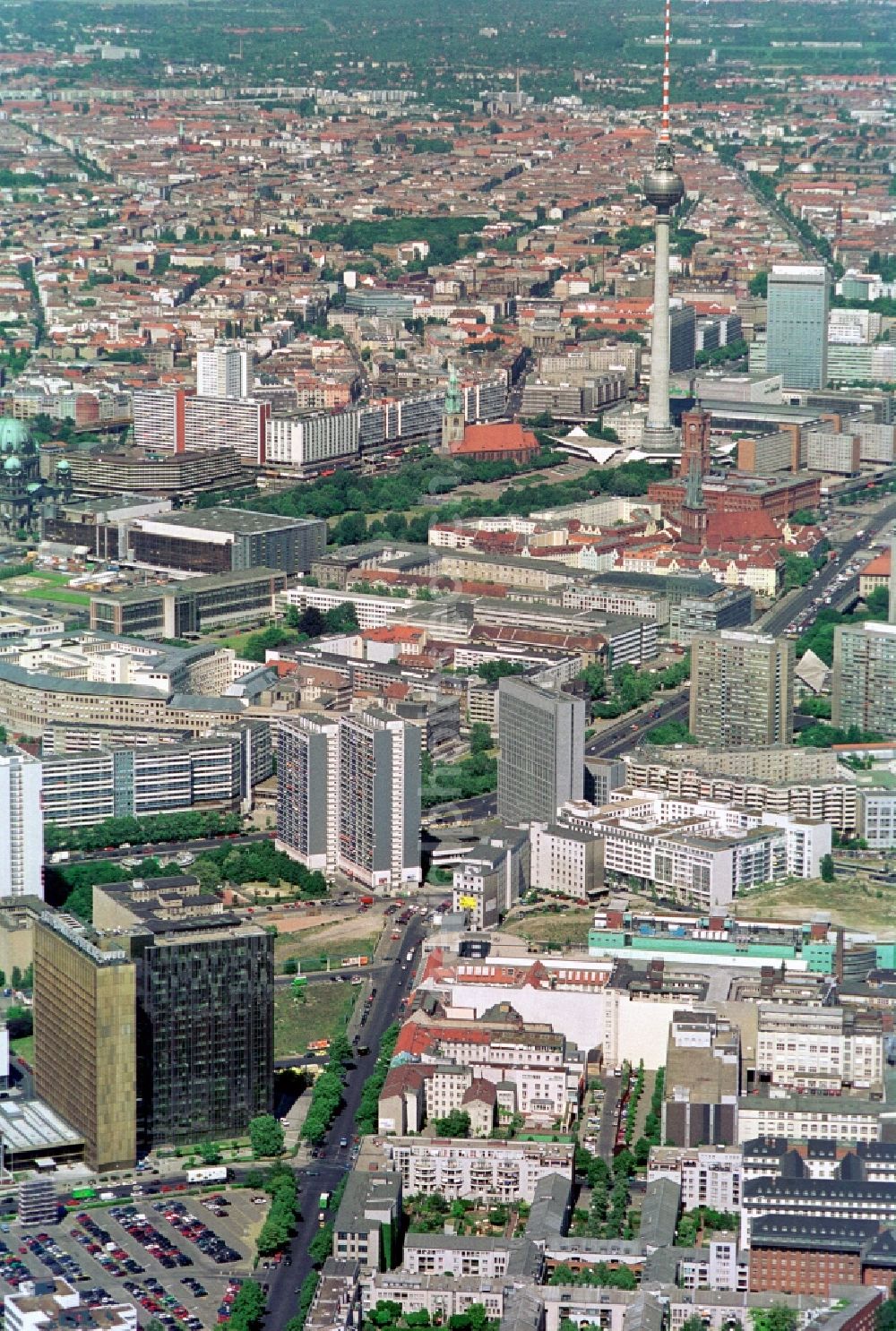 Berlin Kreuzberg from the bird's eye view: Look at the Axel-Springer tower of the Axel Springer AG at the Rudi-Dutschke street and Axel-Springer street in Kreuzberg district in Berlin