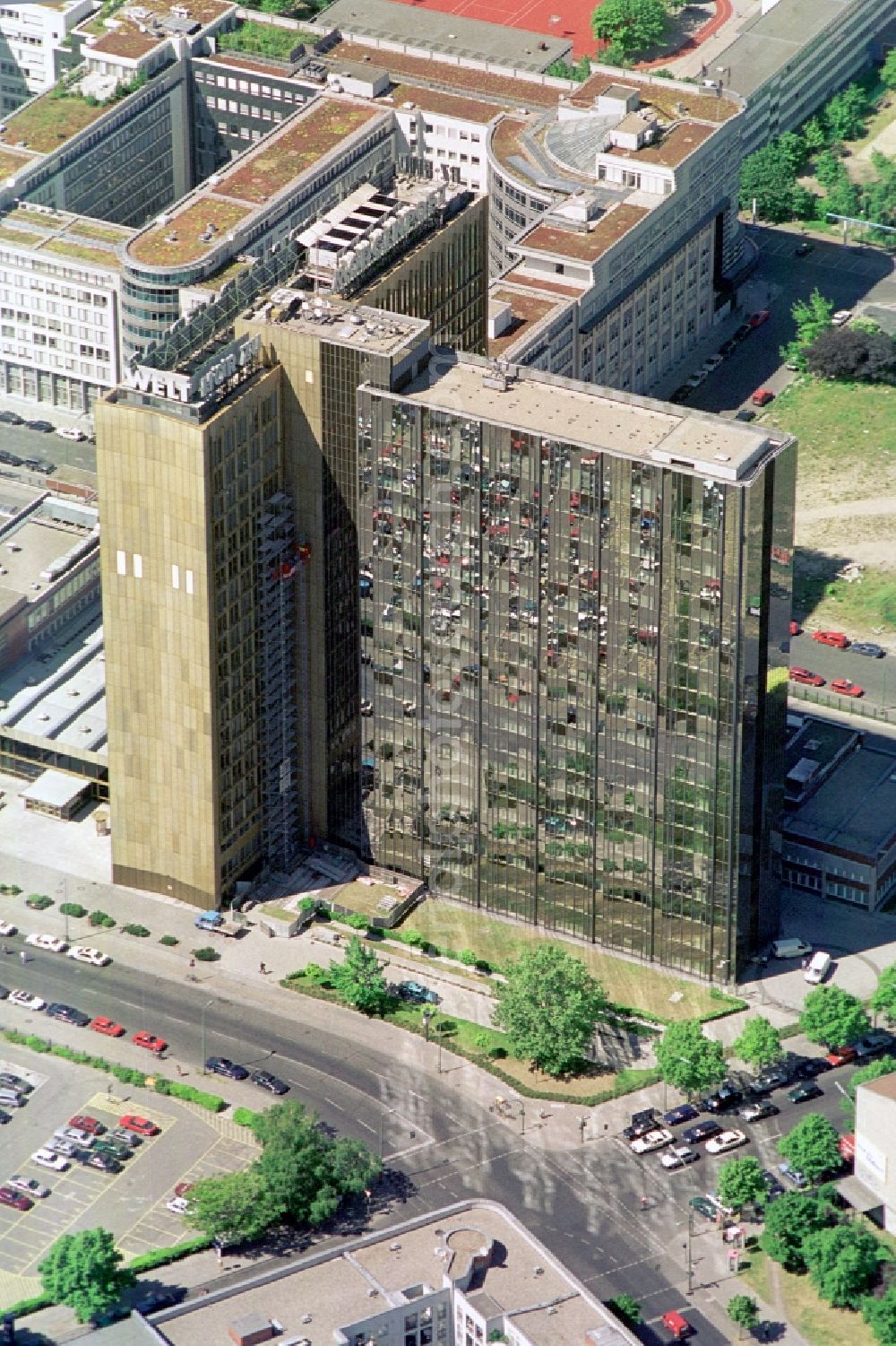 Aerial photograph Berlin Kreuzberg - Look at the Axel-Springer tower of the Axel Springer AG at the Rudi-Dutschke street and Axel-Springer street in Kreuzberg district in Berlin