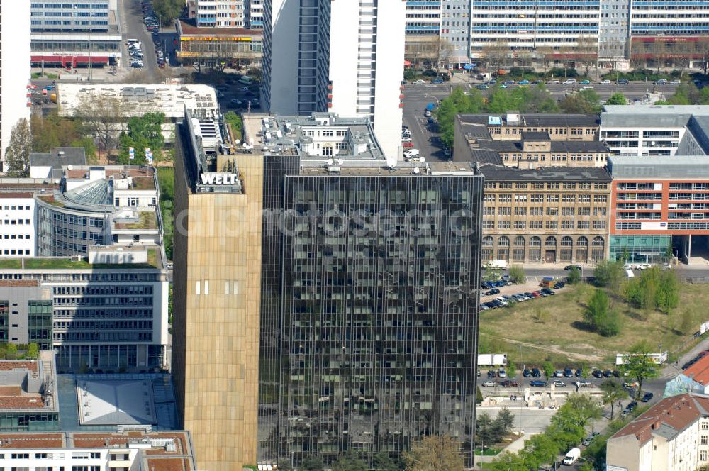 Berlin from above - Blick auf das Gebäude der Axel Springer AG, die Ullsteinhalle und das Mosse Zentrum in Berlin Kreuzberg. Im Hintergrund sind das Courtyard Berlin City Hotel und der Gebäudekomplex Leipziger Straße zu sehen. Das Unternehmen Axel Springer wurde 1946 gegründet und ist ein führendes europäisches Medienunternehmnen. View to the building of the Axel Springer AG, the Ullsteinhalle and the Mosse Zentrum in Berlin Kreuzberg. In the backround are the Courtyard Berlin Cioty Hotel and the building complex Leipziger Straße The Axel Springer AG was founded in 1946 and is an important european media company.