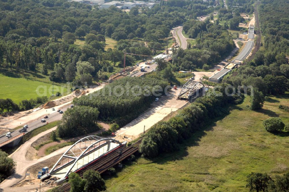 Dessau-Roßlau from above - Blick auf verschiedene Brückenbauwerke an der Baustelle zum Ausbau der B184 zwischen Dessau und Roßlau in Sachsen-Anhalt. Die B184 wird aufgrund des gestiegenen Verkehrsaufkommens zwischen 2006 und 2009 als vierstreifige Bundesstraße (RQ 20) über den Verlauf der Elbe hinweg ausgebaut. Bauherr ist der Landesbetrieb Bau Sachsen-Anhalt, die Projektleitung liegt bei SCHÜßLER - PLAN Berlin. Kontakt Projektleitung: Schüßler - Plan Ingenieurgesellschaft mbH, Tel. +49(0)30 42106 0, Email: berlin@schuessler-plan.de