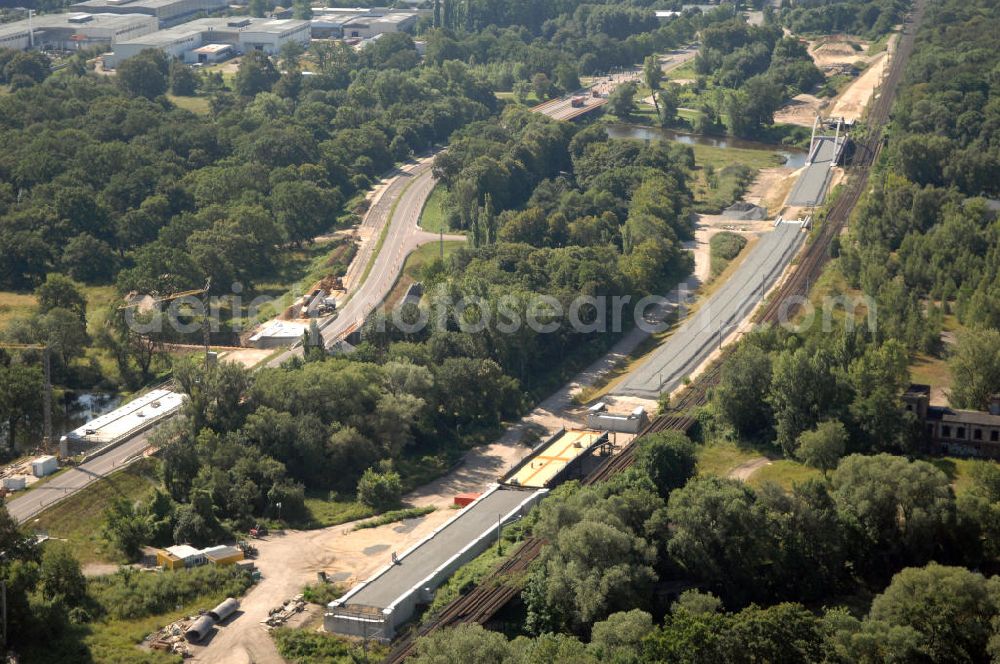 Aerial image Dessau-Roßlau - Blick auf verschiedene Brückenbauwerke an der Baustelle zum Ausbau der B184 zwischen Dessau und Roßlau in Sachsen-Anhalt. Die B184 wird aufgrund des gestiegenen Verkehrsaufkommens zwischen 2006 und 2009 als vierstreifige Bundesstraße (RQ 20) über den Verlauf der Elbe hinweg ausgebaut. Bauherr ist der Landesbetrieb Bau Sachsen-Anhalt, die Projektleitung liegt bei SCHÜßLER - PLAN Berlin. Kontakt Projektleitung: Schüßler - Plan Ingenieurgesellschaft mbH, Tel. +49(0)30 42106 0, Email: berlin@schuessler-plan.de