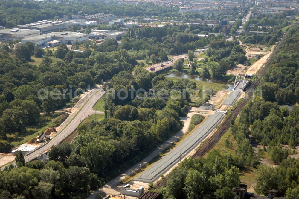 Aerial photograph Dessau-Roßlau - Blick auf verschiedene Brückenbauwerke an der Baustelle zum Ausbau der B184 zwischen Dessau und Roßlau in Sachsen-Anhalt. Die B184 wird aufgrund des gestiegenen Verkehrsaufkommens zwischen 2006 und 2009 als vierstreifige Bundesstraße (RQ 20) über den Verlauf der Elbe hinweg ausgebaut. Bauherr ist der Landesbetrieb Bau Sachsen-Anhalt, die Projektleitung liegt bei SCHÜßLER - PLAN Berlin. Kontakt Projektleitung: Schüßler - Plan Ingenieurgesellschaft mbH, Tel. +49(0)30 42106 0, Email: berlin@schuessler-plan.de