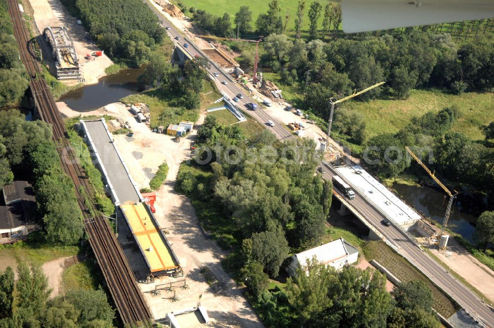 Aerial photograph Dessau-Roßlau - Blick auf verschiedene Brückenbauwerke an der Baustelle zum Ausbau der B184 zwischen Dessau und Roßlau in Sachsen-Anhalt. Die B184 wird aufgrund des gestiegenen Verkehrsaufkommens zwischen 2006 und 2009 als vierstreifige Bundesstraße (RQ 20) über den Verlauf der Elbe hinweg ausgebaut. Bauherr ist der Landesbetrieb Bau Sachsen-Anhalt, die Projektleitung liegt bei SCHÜßLER - PLAN Berlin. Kontakt Projektleitung: Schüßler - Plan Ingenieurgesellschaft mbH, Tel. +49(0)30 42106 0, Email: berlin@schuessler-plan.de